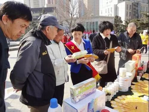 完美公司获大连市年度“消费者满足足单位”称号