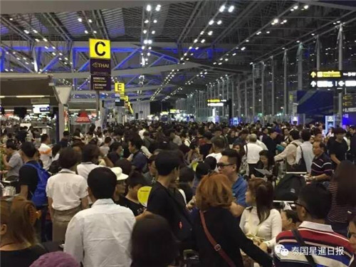 泰国2000多游客遭 “零元团”及“直销保健品公司”双重诈骗 滞留机场