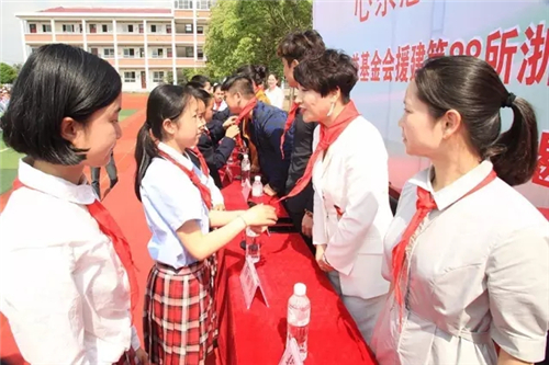 2017让爱传出去——尚赫第88所小学举行揭牌仪式