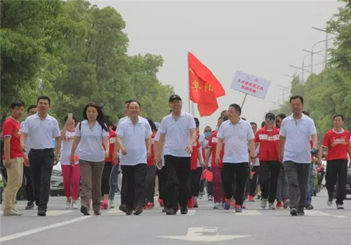 2000市民走进双清湾 无限极养生行走日引爆阜城！市民双清