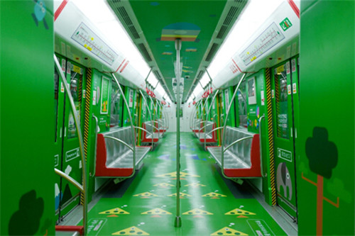 康恩贝打造的“孕婴儿童专用体验车厢”亮相杭州城铁1号线
