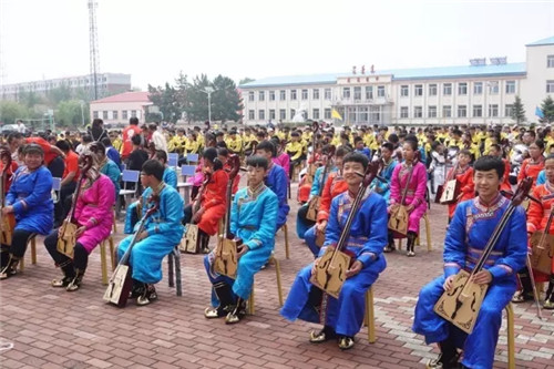  “温暖更骄傲” 蒙古中学德邻书屋落成