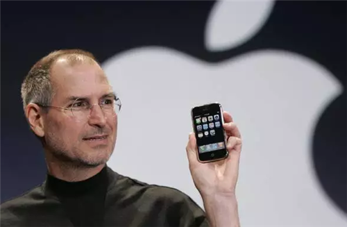 十年前,乔布斯展示第一部苹果手机
