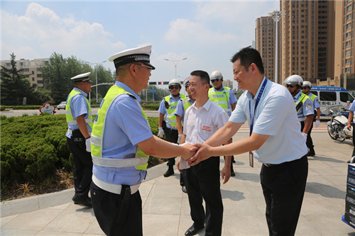 鱼水情深心连心——卫康为交警送清凉