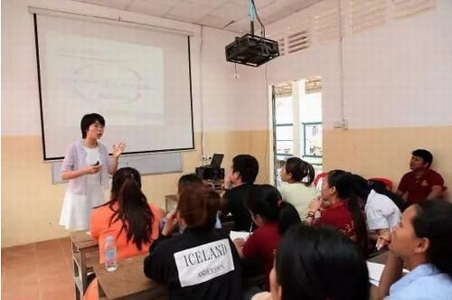 完美2017华文教育名师亚洲巡讲团走进柬埔寨