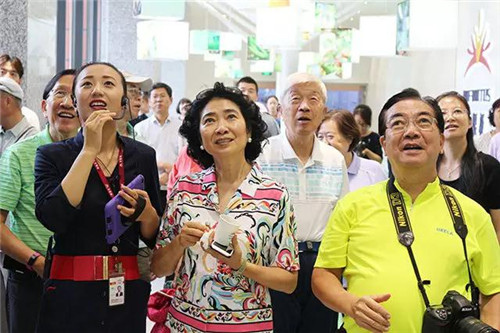 香港“健康快车2017自驾车光明行”抵达无限极营口生产基地 