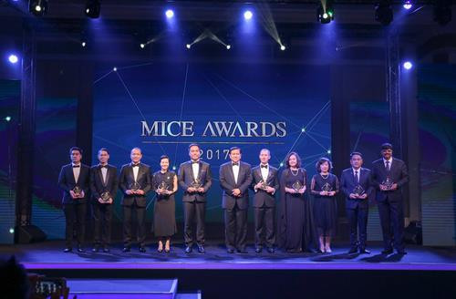 泰国副总理亲自为完美公司颁发“MICE大奖”