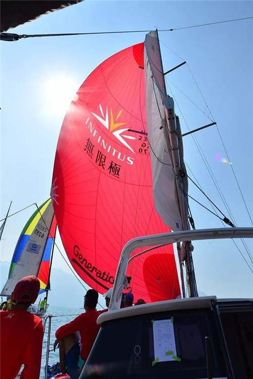 无限极赞助的家族号勇夺2017年中国杯帆船赛组别第三名
