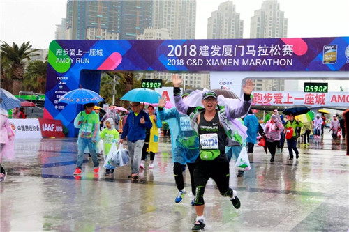 康宝莱伴厦马奔跑全程！风雨无阻，健康有爱！