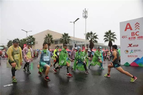 康宝莱伴厦马奔跑全程！风雨无阻，健康有爱！