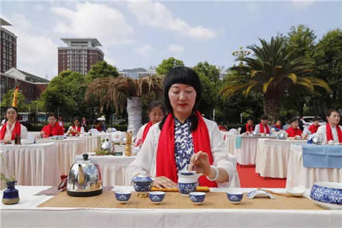 理想“2018首届龙润茶节”在昆盛大举行