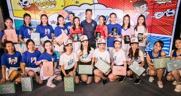 安利深圳体验馆举办世界杯主题街舞活动