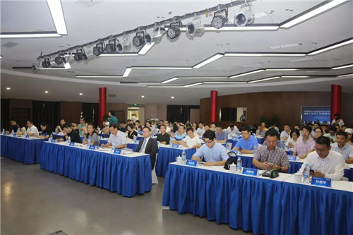 中国轻工商会洗化护分会一届三次理事长会议在隆力奇举行