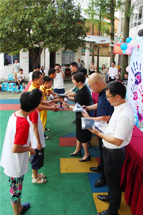 用爱温暖你 康满家走进兰溪曙光学校