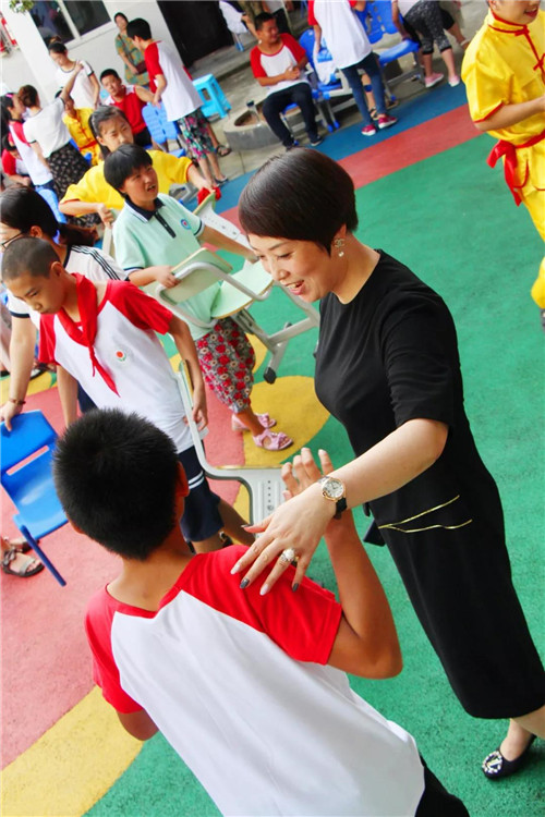 用爱温暖你 康满家走进兰溪曙光学校