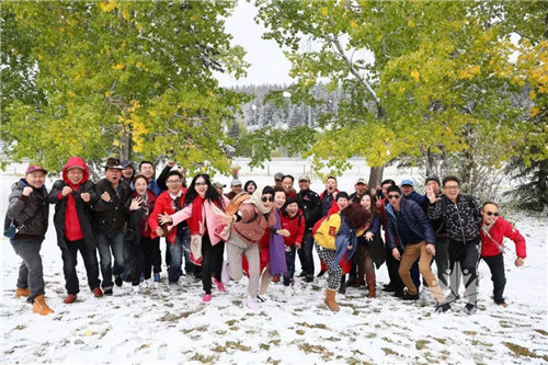 三生：漫天飞雪，面对面我们和落基山脉“面对面”！生漫