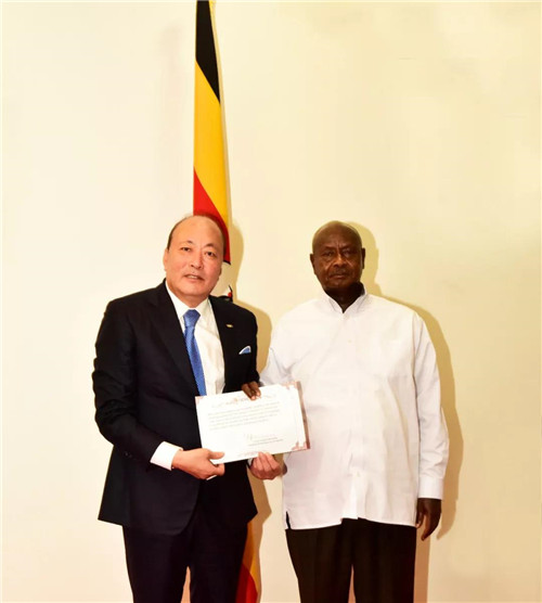 乌干达总统约韦里•穆塞韦尼接见天狮集团董事长李金元