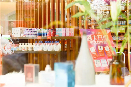 春芝堂91TOP山海菁 | 首家体验店一开业就爆红，成了城市新青年必去的时尚打卡地！