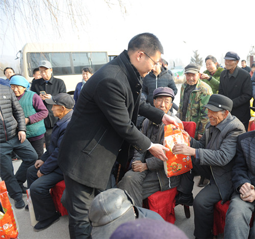 静乐县段家寨乡永安镇村贫困户收到“海之圣”暖心慰问