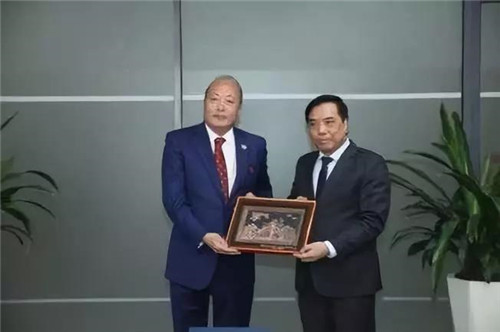 天狮集团李金元董事率团访问越南外贸大学并达成合作意向