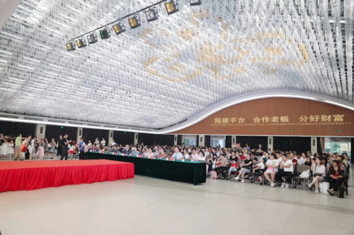 隆力奇举行第四届“我爱您中国”少儿艺术活动