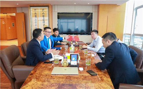 五粮液集团江苏营销战区总经理薛源来访绿叶洽谈战略合作