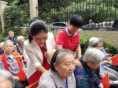 重庆忠县电视台报道太阳神党员看望老人