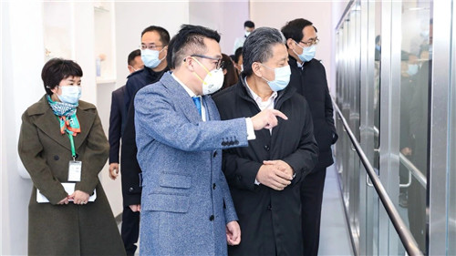 苏州市副市长杨知评走访绿叶，深入调研防疫物资生产情况
