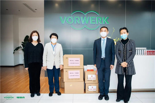 青浦区区委书记一行领导来访福维克工厂，防疫复工两不误！