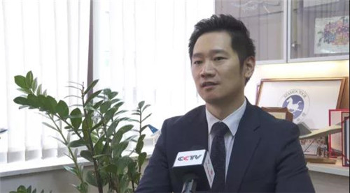 金日集团总裁李冠华作为香港爱国代表，登录央视新闻