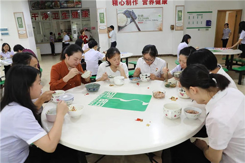 绿之韵集团党委开展“厉行节俭 反对餐饮浪费”主题党日活动