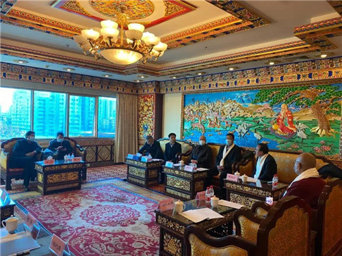 金诃藏药艾措千出席青海大学藏医学院与北京藏医院战略合作签约仪式