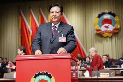 多杰热旦委员建议：从国家层面支持青海中藏药事业发展
